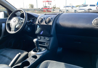 Подержанный автомобиль Nissan Qashqai 2010 года (9 фото)