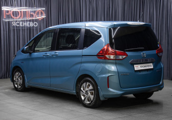 Подержанный автомобиль Honda Freed 2016 года (7 фото)