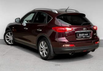 Подержанный автомобиль Infiniti QX50 2014 года (7 фото)