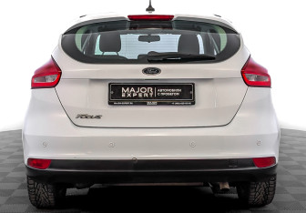 Подержанный автомобиль Ford Focus Hatchback 2018 года (6 фото)