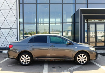 Подержанный автомобиль Toyota Corolla Sedan 2008 года (4 фото)
