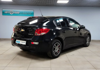 Подержанный автомобиль Chevrolet Cruze Hatchback 2012 года (5 фото)