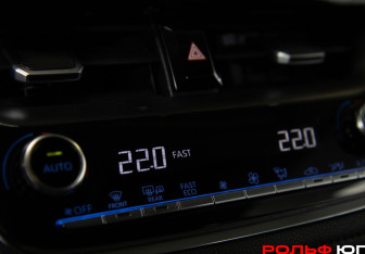 Подержанный автомобиль Toyota Corolla Sedan 2019 года (18 фото)