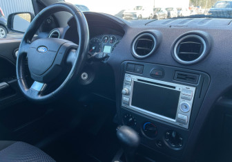 Подержанный автомобиль Ford Fusion 2008 года (5 фото)