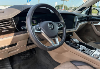 Подержанный автомобиль Volkswagen Touareg 2019 года (13 фото)