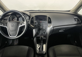 Подержанный автомобиль Opel Astra Hatchback 2010 года (12 фото)