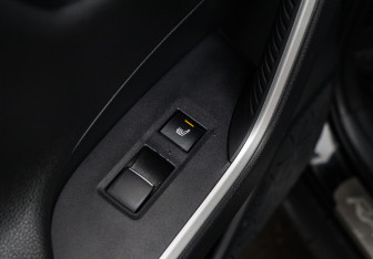 Подержанный автомобиль Toyota RAV4 2021 года (9 фото)