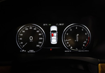 Подержанный автомобиль Volvo S90 2018 года (16 фото)