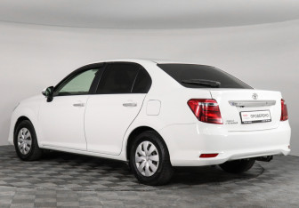 Подержанный автомобиль Toyota Corolla Sedan 2015 года (7 фото)