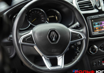 Подержанный автомобиль Renault Sandero 2019 года (11 фото)