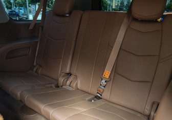 Подержанный автомобиль Cadillac Escalade Suv 2016 года (9 фото)