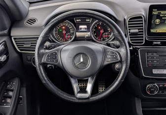 Подержанный автомобиль Mercedes-Benz GLE 2016 года (22 фото)