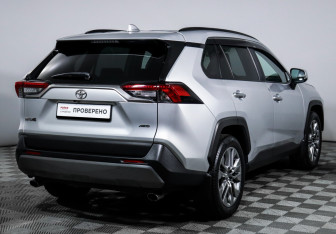 Подержанный автомобиль Toyota RAV4 2019 года (5 фото)