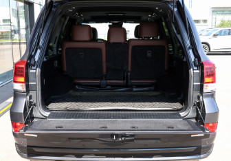 Подержанный автомобиль Toyota Land Cruiser Suv 2019 года (10 фото)