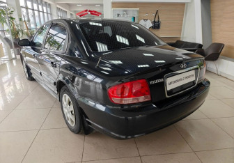 Подержанный автомобиль Hyundai Sonata 2005 года (7 фото)