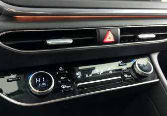 Подержанный автомобиль Hyundai Sonata 2021 года (15 фото)