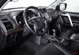 Подержанный автомобиль Toyota Land Cruiser Prado 2017 года (16 фото)