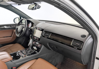 Подержанный автомобиль Volkswagen Touareg 2014 года (11 фото)