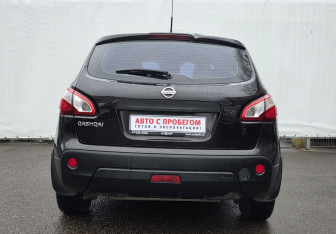 Подержанный автомобиль Nissan Qashqai 2012 года (6 фото)