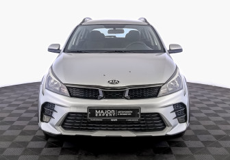 Подержанный автомобиль Kia Rio Hatchback 2021 года (2 фото)