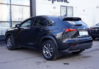 Подержанный автомобиль Lexus NX 2016 года (7 фото)