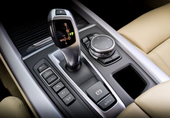 Подержанный автомобиль BMW X5 2014 года (27 фото)