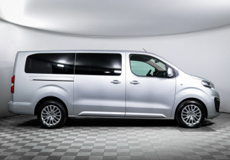 Подержанный автомобиль Peugeot Traveller 2017 года (4 фото)