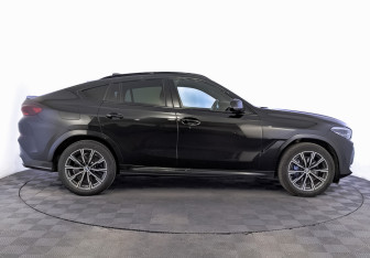 Подержанный автомобиль BMW X6 2021 года (4 фото)