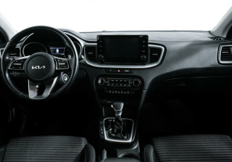 Подержанный автомобиль Kia Ceed Wagon 2021 года (9 фото)
