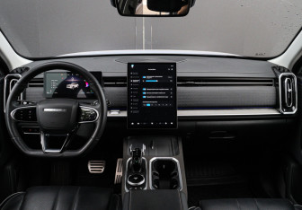 Подержанный автомобиль Jaecoo J7 2023 года (10 фото)