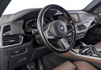 Подержанный автомобиль BMW X5 2020 года (15 фото)