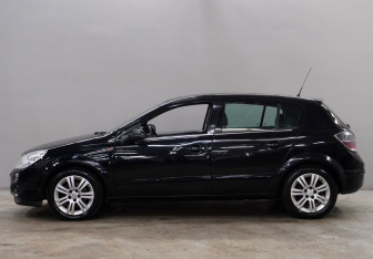 Подержанный автомобиль Opel Astra Hatchback 2007 года (4 фото)