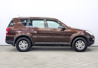Подержанный автомобиль SsangYong Rexton 2013 года (4 фото)