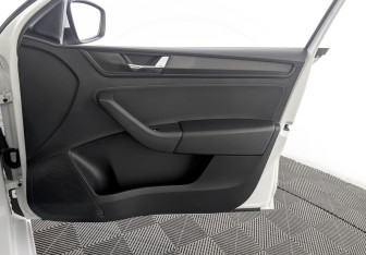 Подержанный автомобиль Skoda Rapid Liftback 2021 года (24 фото)