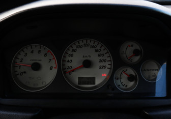 Подержанный автомобиль Mitsubishi Lancer Sedan 2005 года (9 фото)