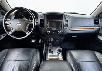 Подержанный автомобиль Mitsubishi Pajero 2008 года (9 фото)