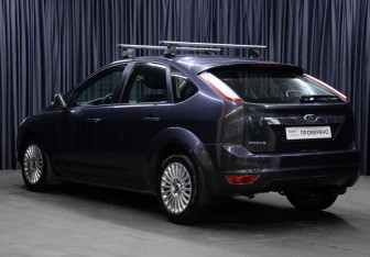 Подержанный автомобиль Ford Focus Hatchback 2008 года (7 фото)