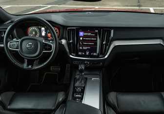 Подержанный автомобиль Volvo S60 2019 года (15 фото)