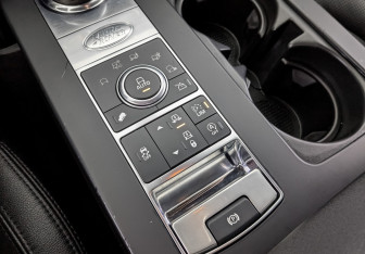 Подержанный автомобиль Land Rover Discovery 2018 года (21 фото)