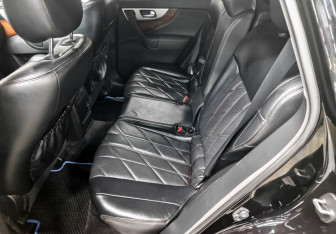 Подержанный автомобиль Infiniti QX70 2013 года (12 фото)