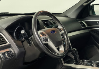 Подержанный автомобиль Ford Explorer 2013 года (13 фото)