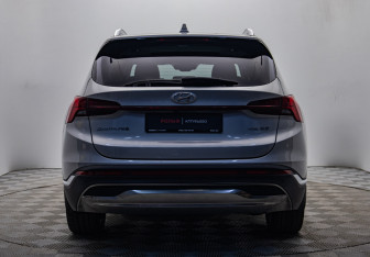 Подержанный автомобиль Hyundai Santa Fe 2023 года (4 фото)