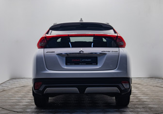 Подержанный автомобиль Mitsubishi Eclipse Cross 2018 года (4 фото)