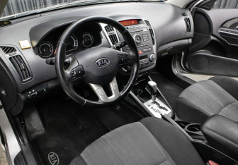 Подержанный автомобиль Kia Ceed Hatchback 2011 года (16 фото)