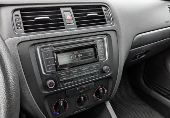 Подержанный автомобиль Volkswagen Jetta Sedan 2014 года (15 фото)