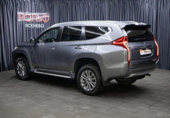 Подержанный автомобиль Mitsubishi Pajero Sport 2019 года (7 фото)