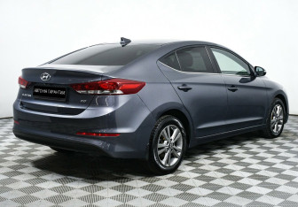 Подержанный автомобиль Hyundai Elantra Sedan 2018 года (5 фото)