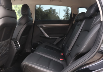 Подержанный автомобиль Geely Atlas Pro 2022 года (10 фото)