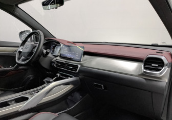 Подержанный автомобиль Geely Coolray 2023 года (12 фото)