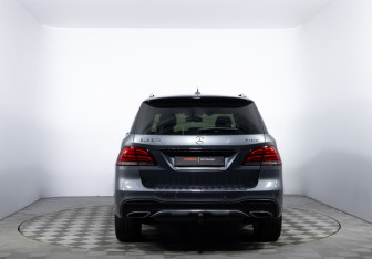 Подержанный автомобиль Mercedes-Benz GLE 2017 года (5 фото)